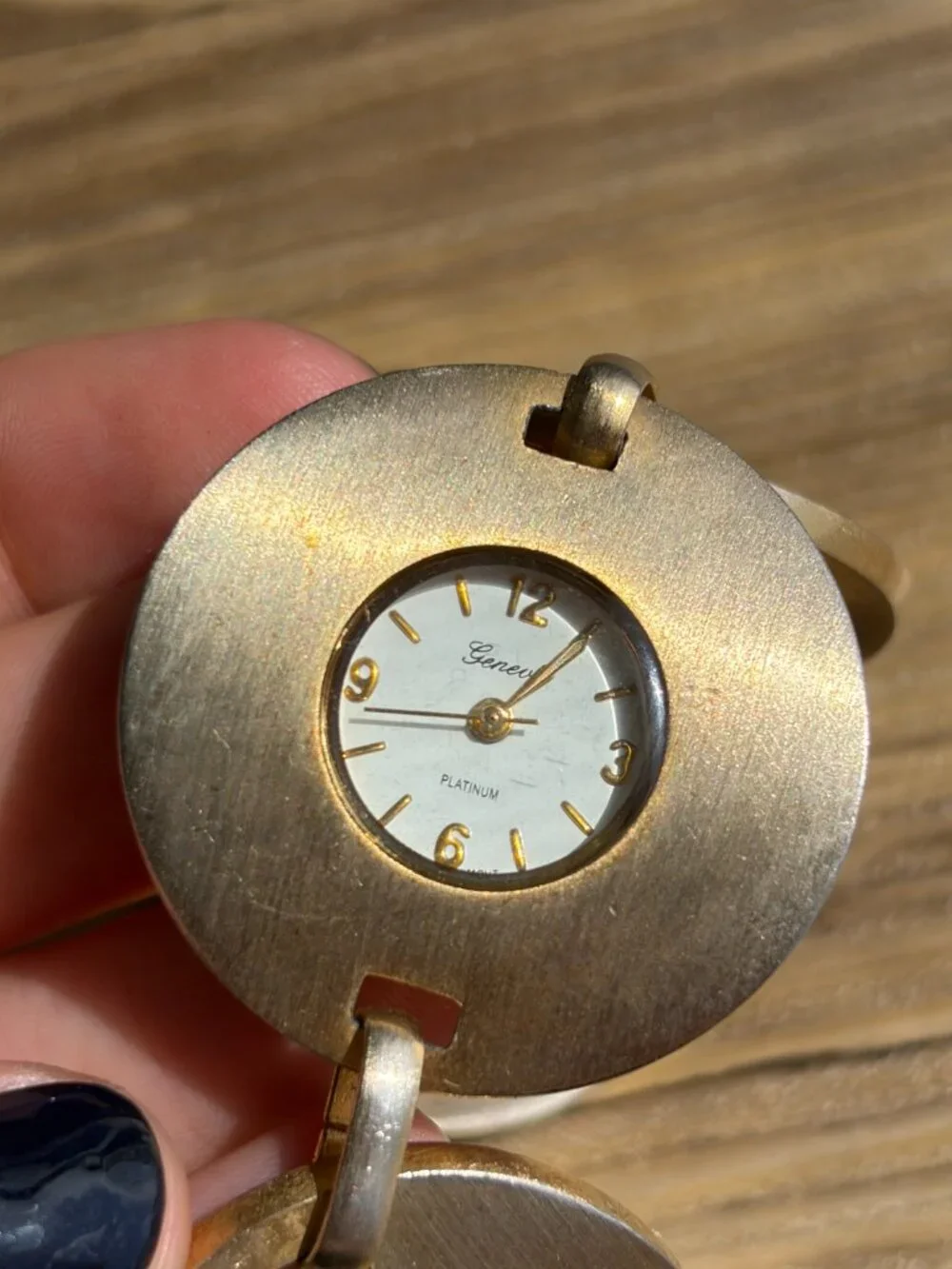 vintage geneva gold round swiss watch so elegant classy perfect accessory OS